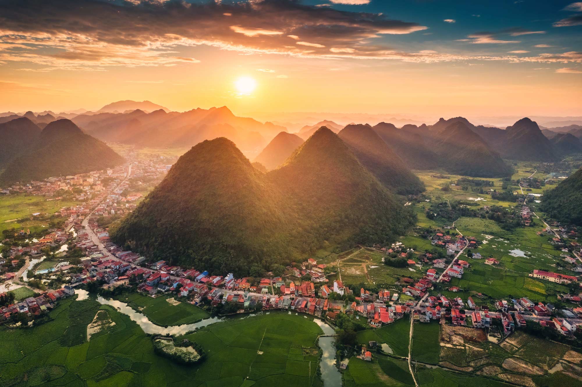 Postal aérea del amanecer en Yangshuo