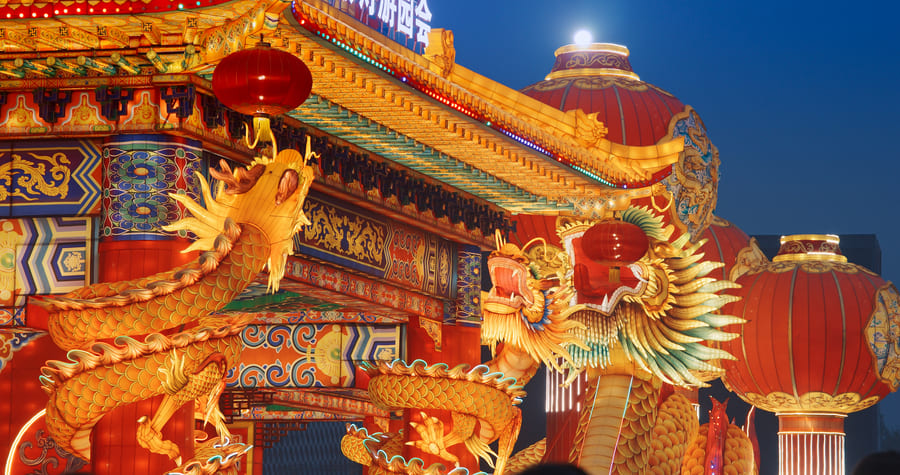 Imagen luminosa de templo chino.